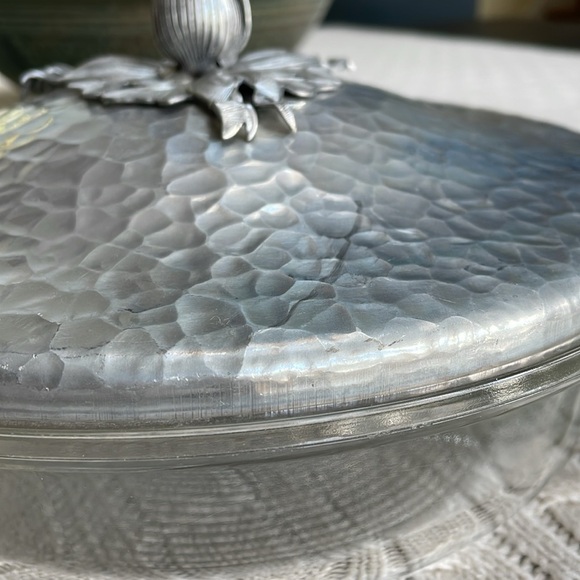 VTG Rodney Kent hand-forged hammered aluminum covered dish w/ Pyrex dish 1950s - Picture 17 of 17